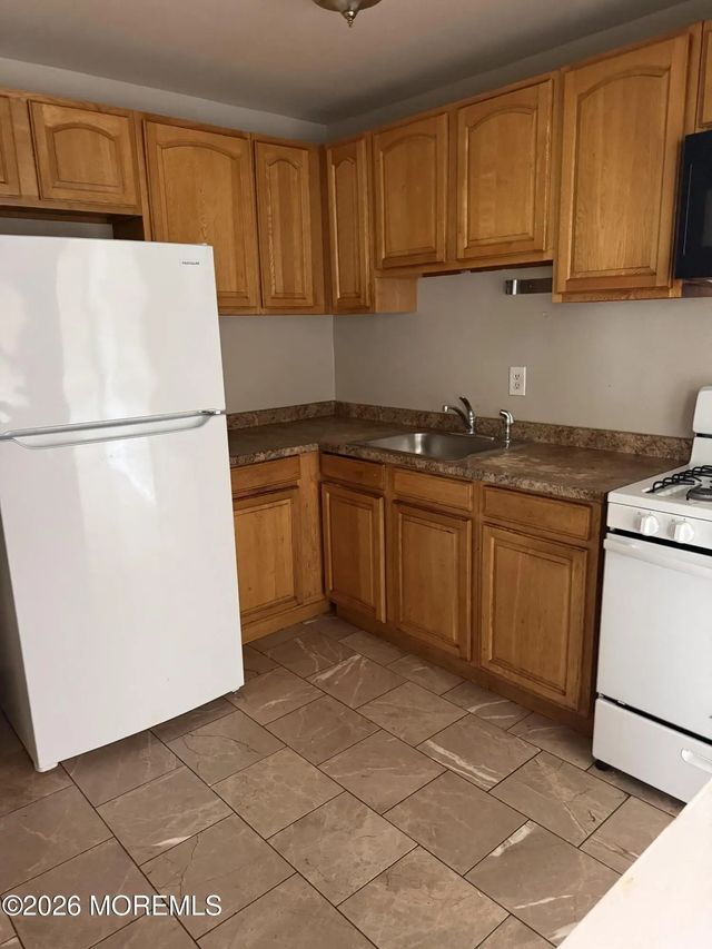 129 College Drive 129, Edison