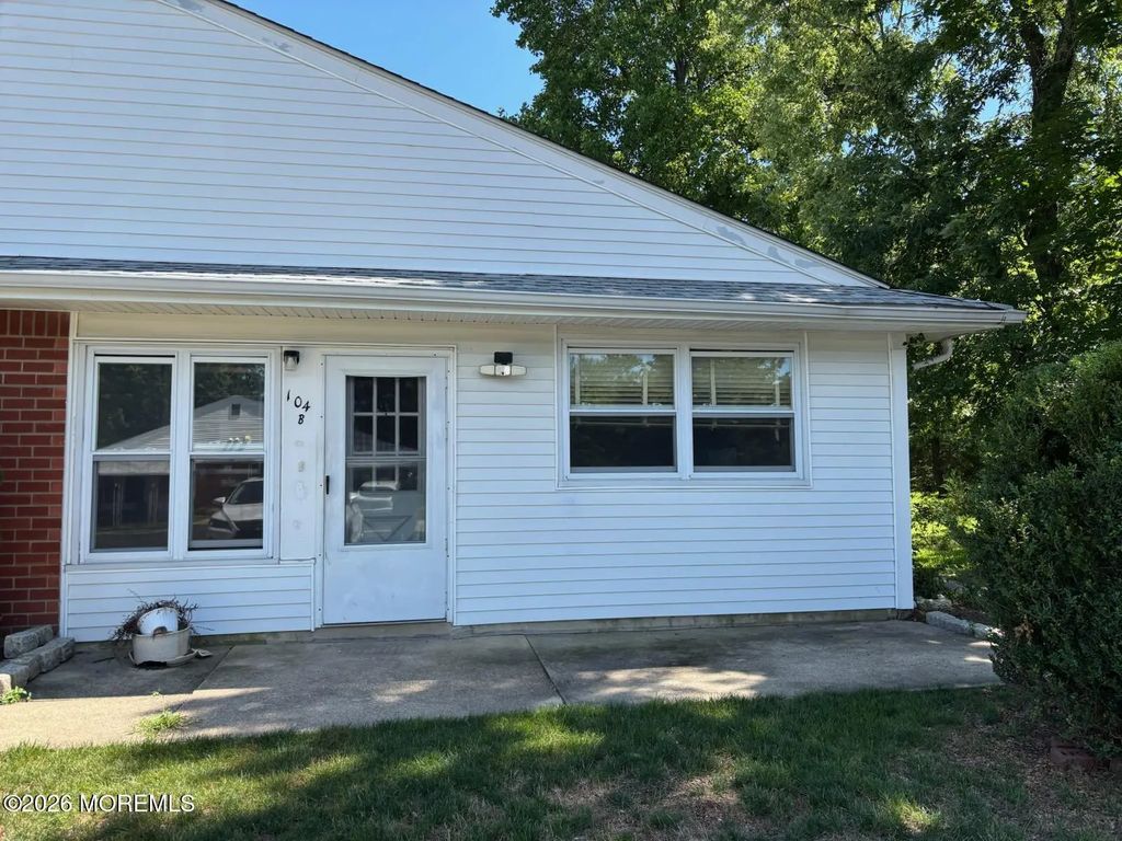 104 Hope Road B, Whiting