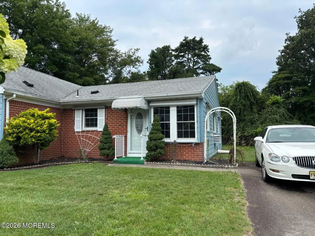 136 Hudson Parkway B, Whiting