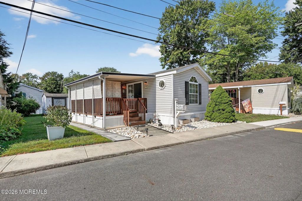 4 South Drive, East Windsor