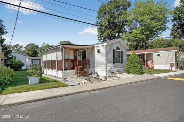 4 South Drive, East Windsor