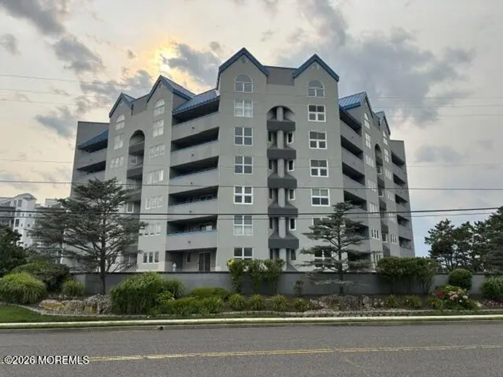 300 Ocean Avenue N D5, Long Branch