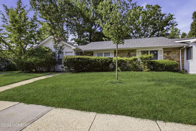 6a Carnation Drive, Lakewood