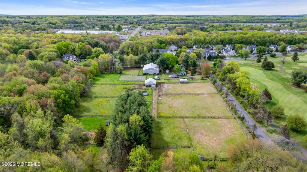 10 Daum Road, Manalapan