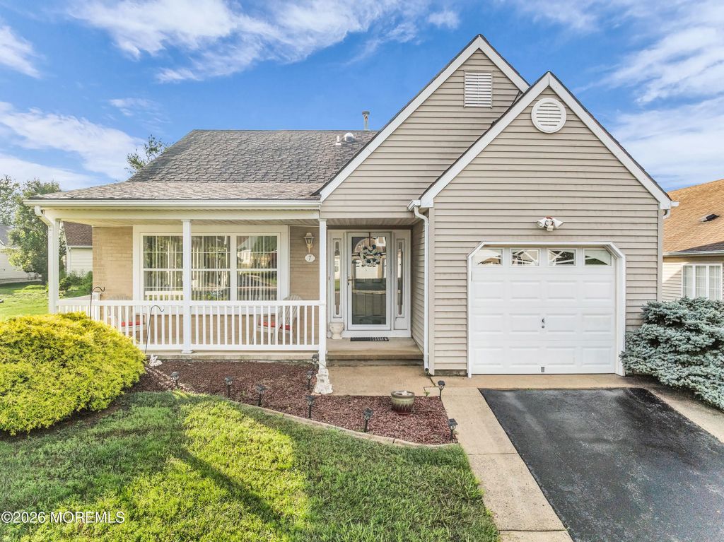 7 Tarworth Court, Toms River