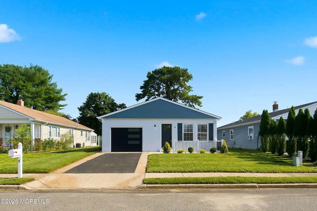 4 Pebble Beach Court, Toms River