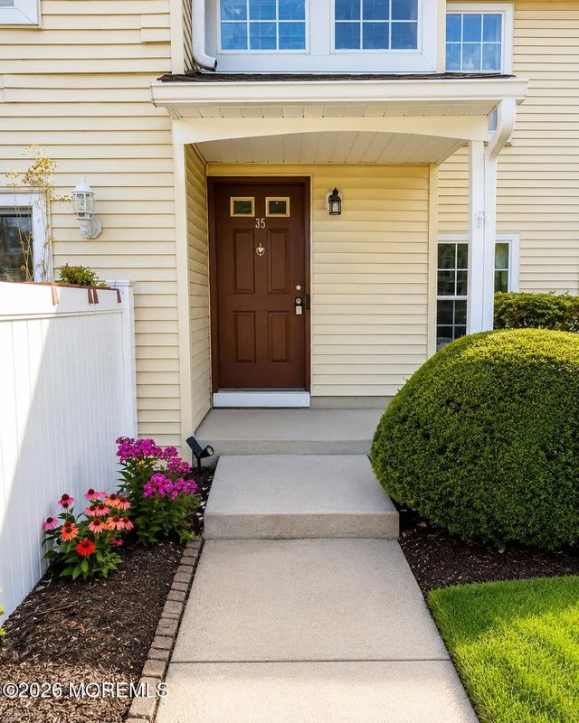 35 Powell Court, Hightstown