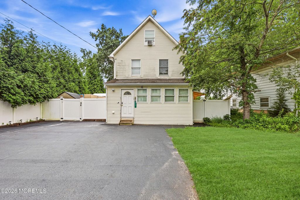 840 Woodland Drive, Lakewood