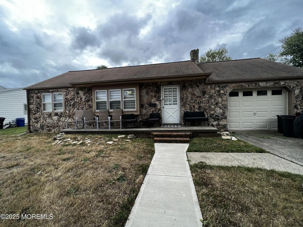 1000 Woodgate Avenue, Long Branch