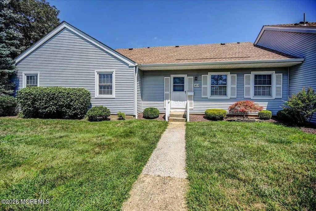 42 Piazza Correale B, Freehold