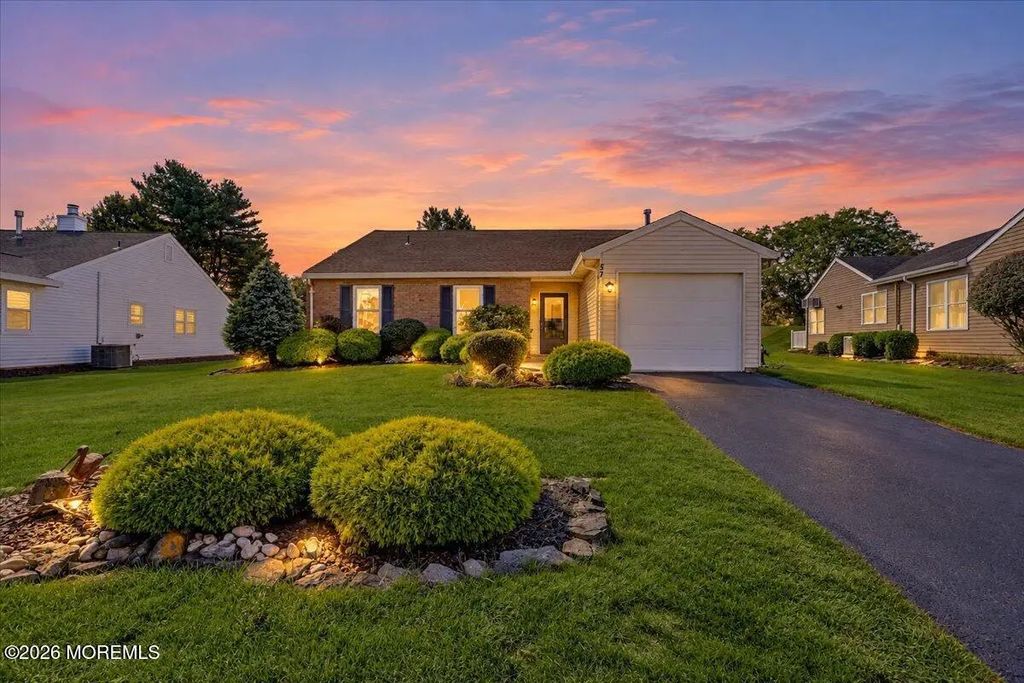 57 Suffolk Way, Marlboro