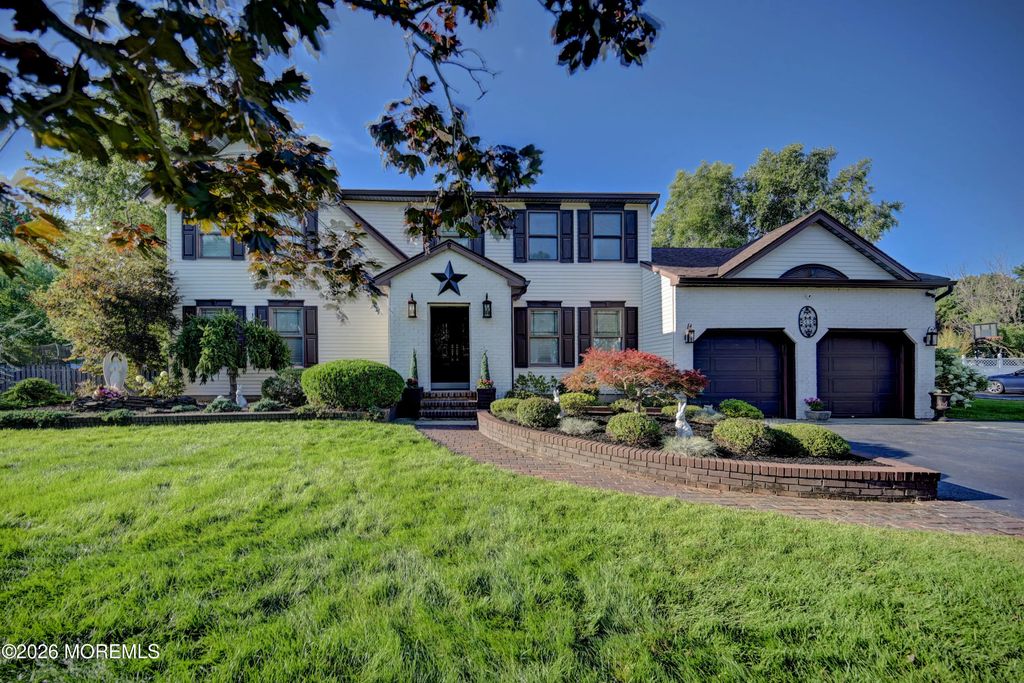 6 Jefferson Court, Freehold