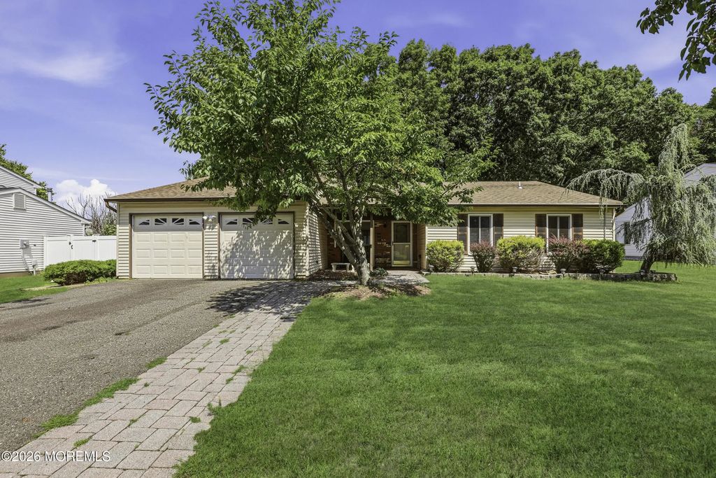 18 Snowdrift Lane, Howell