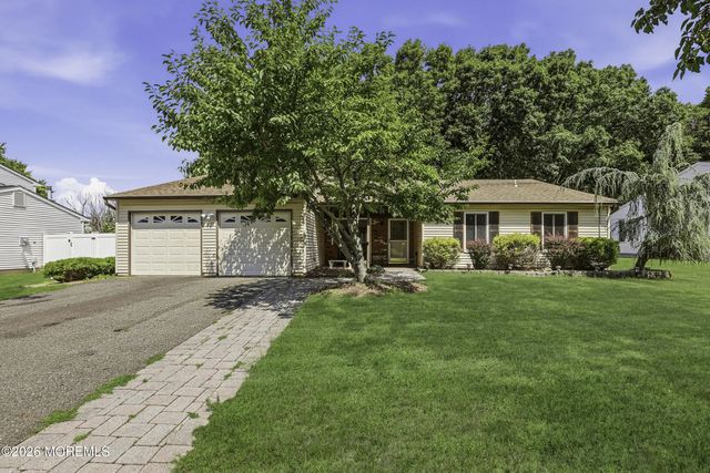 18 Snowdrift Lane, Howell