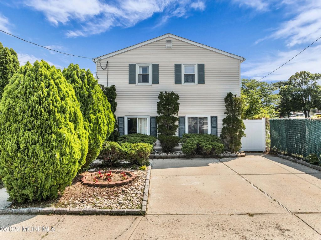 12 Jacobson Street, Sayreville