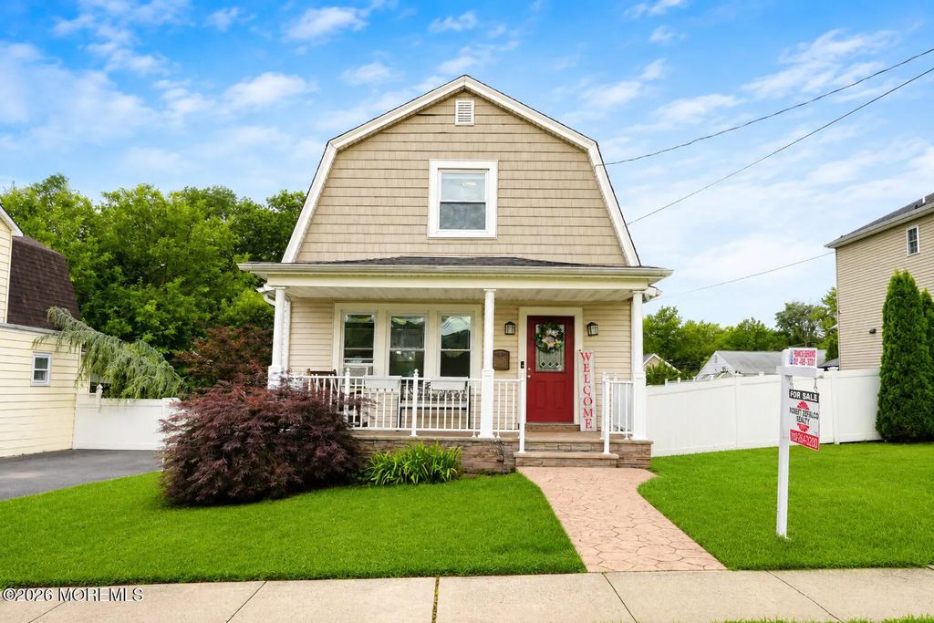 55 Maple Avenue, Fords