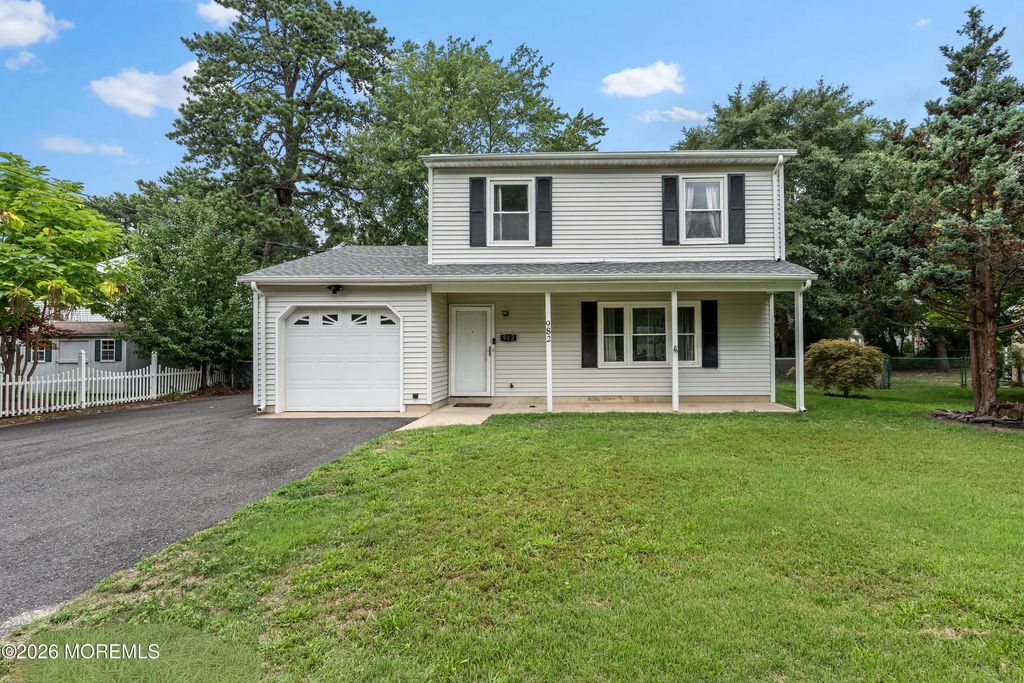 982 Rosewood Avenue, Brick