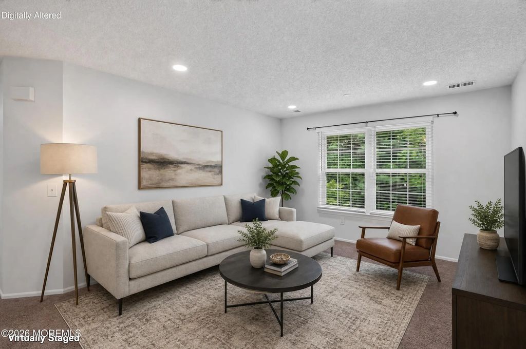 92 Des Moines Court, Tinton Falls