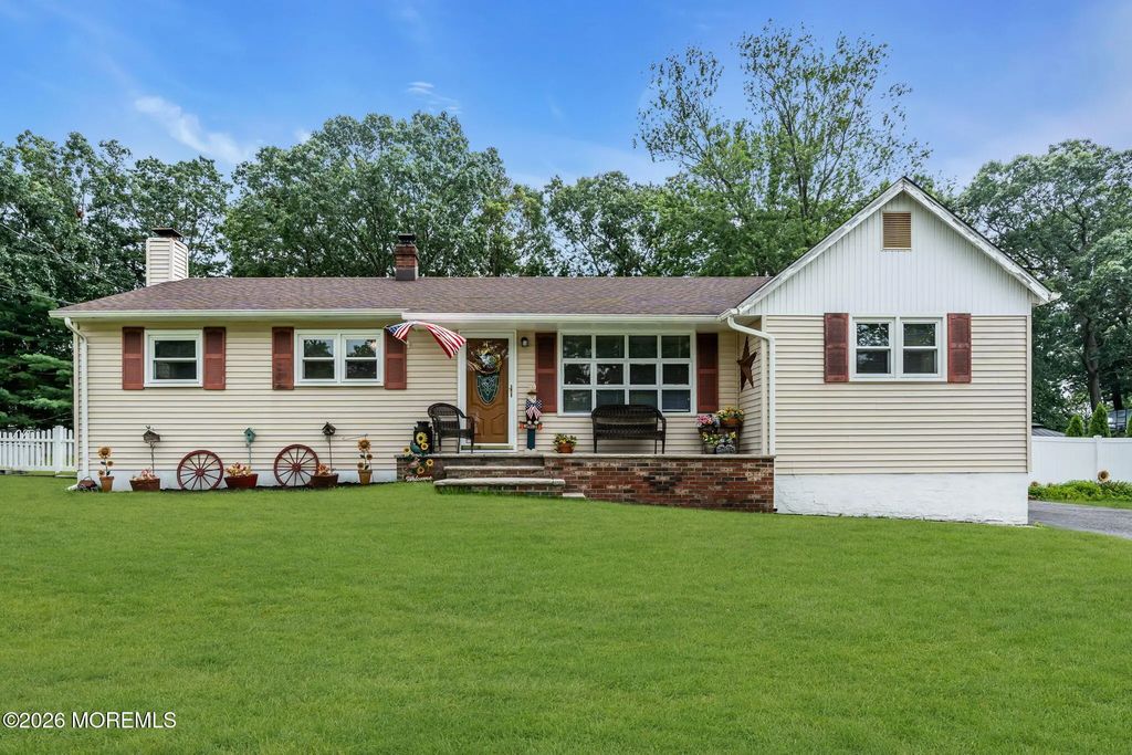 44 Lake Drive, Howell