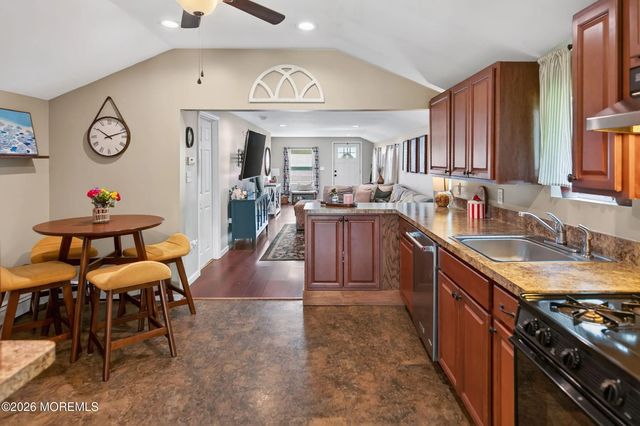 758 Monmouth Parkway, North Middletown