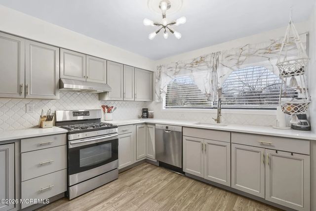 424 Tall Oak Lane, Hillsborough