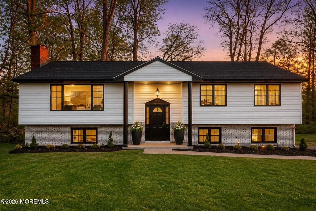 4 Blue Hills Drive, Holmdel