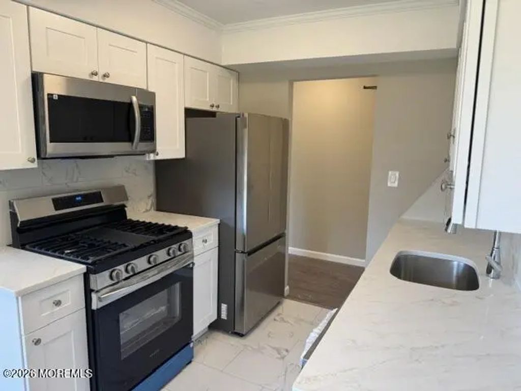 62 Stonehurst Boulevard E, Freehold