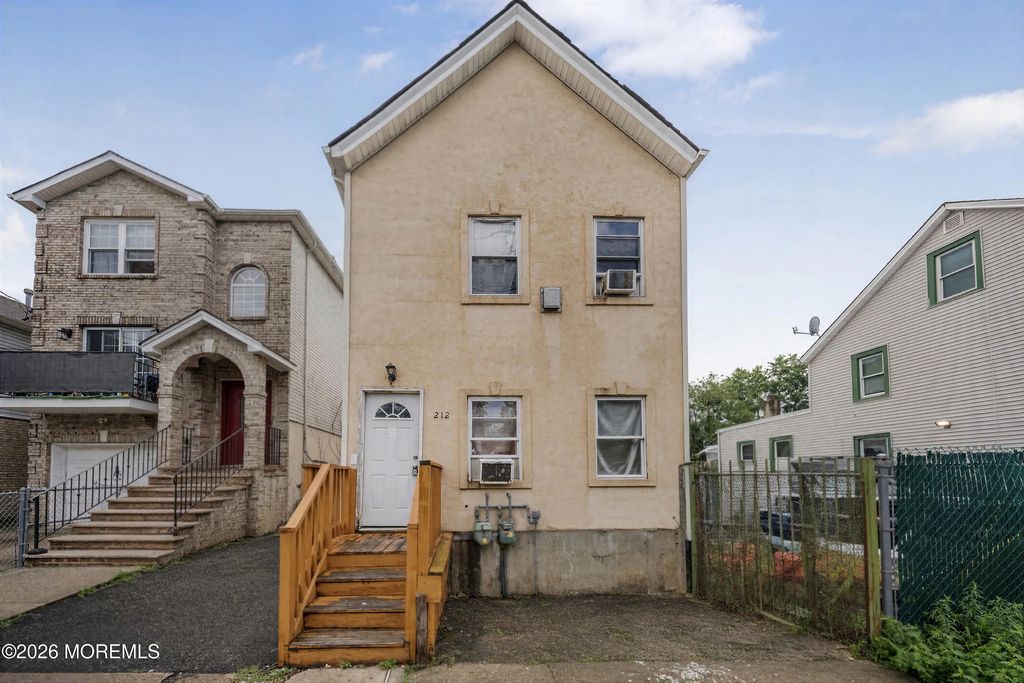 212 Port Avenue, Elizabeth