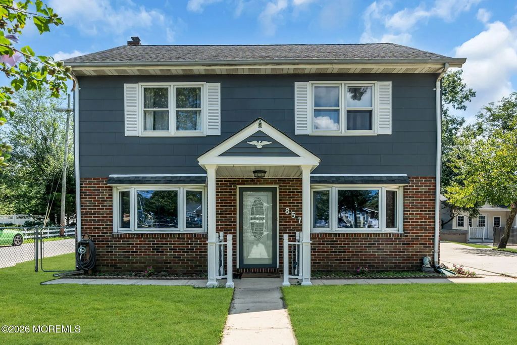 857 Stapleton Avenue, Brick