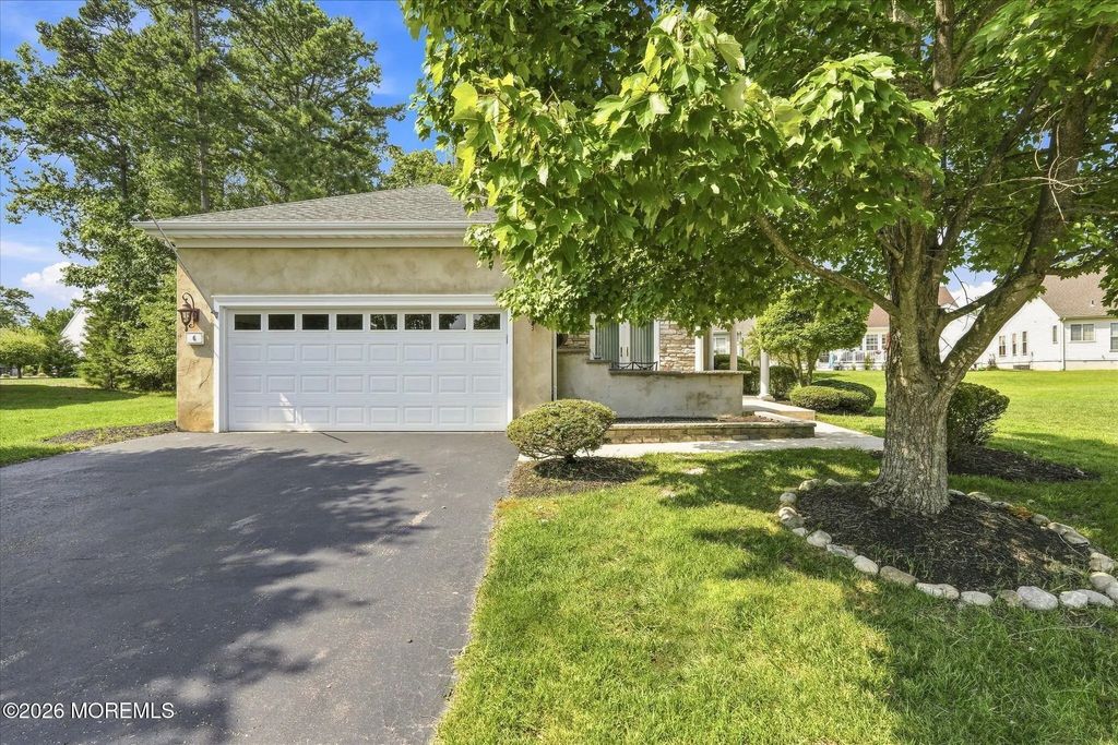 6 Minot Light Court, Barnegat
