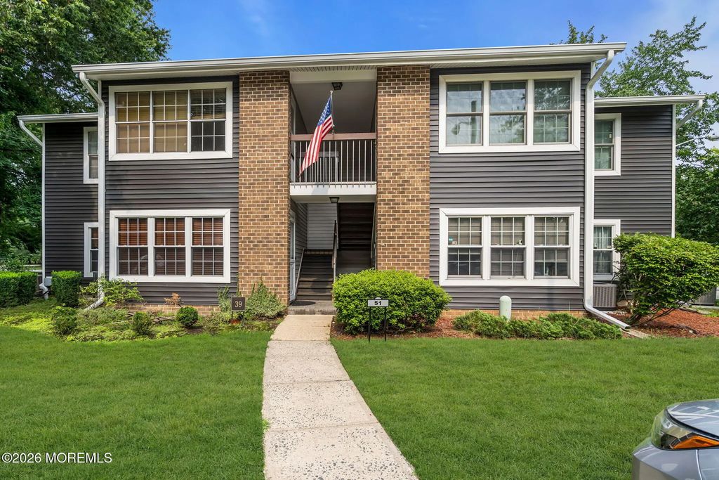 39 Pennsylvania Way, North Brunswick