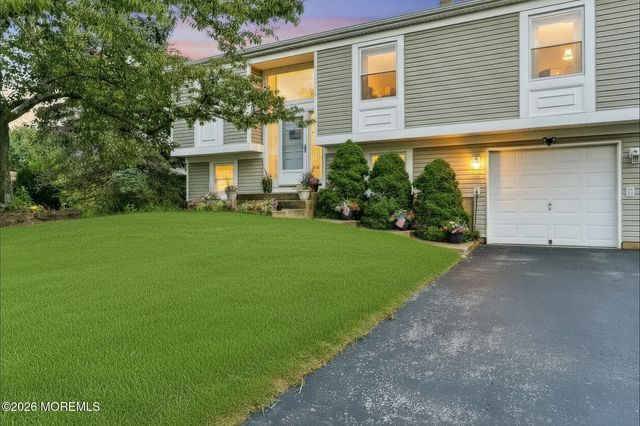 209 Hearth Court W, Lakewood