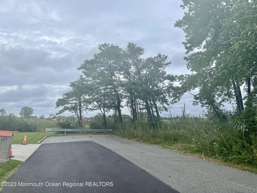 663 Beachwood Avenue, Toms River