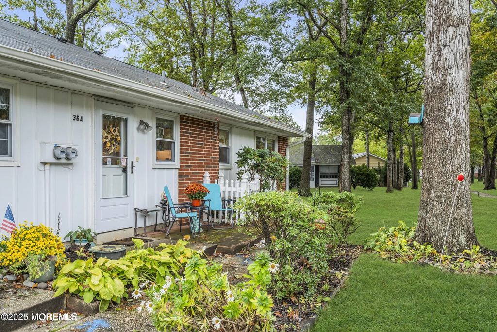 36a Cambridge Court, Lakewood