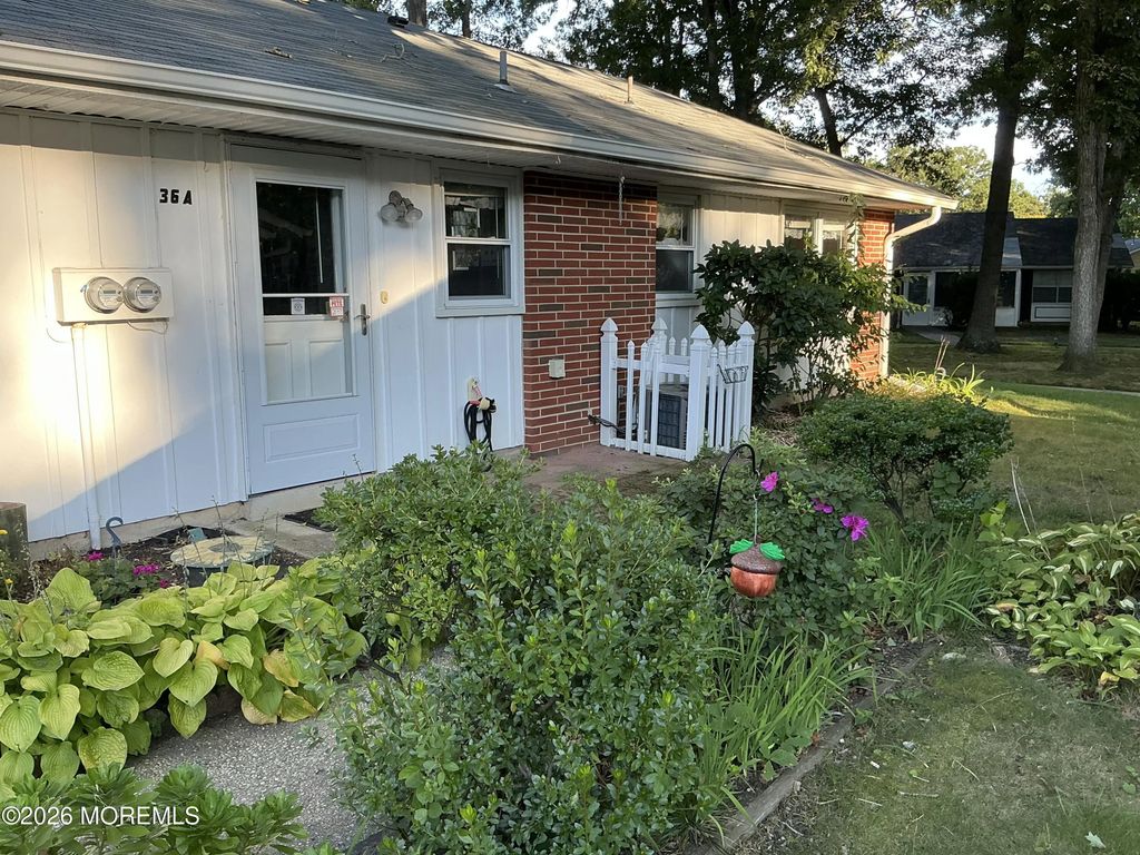 36a Cambridge Court, Lakewood