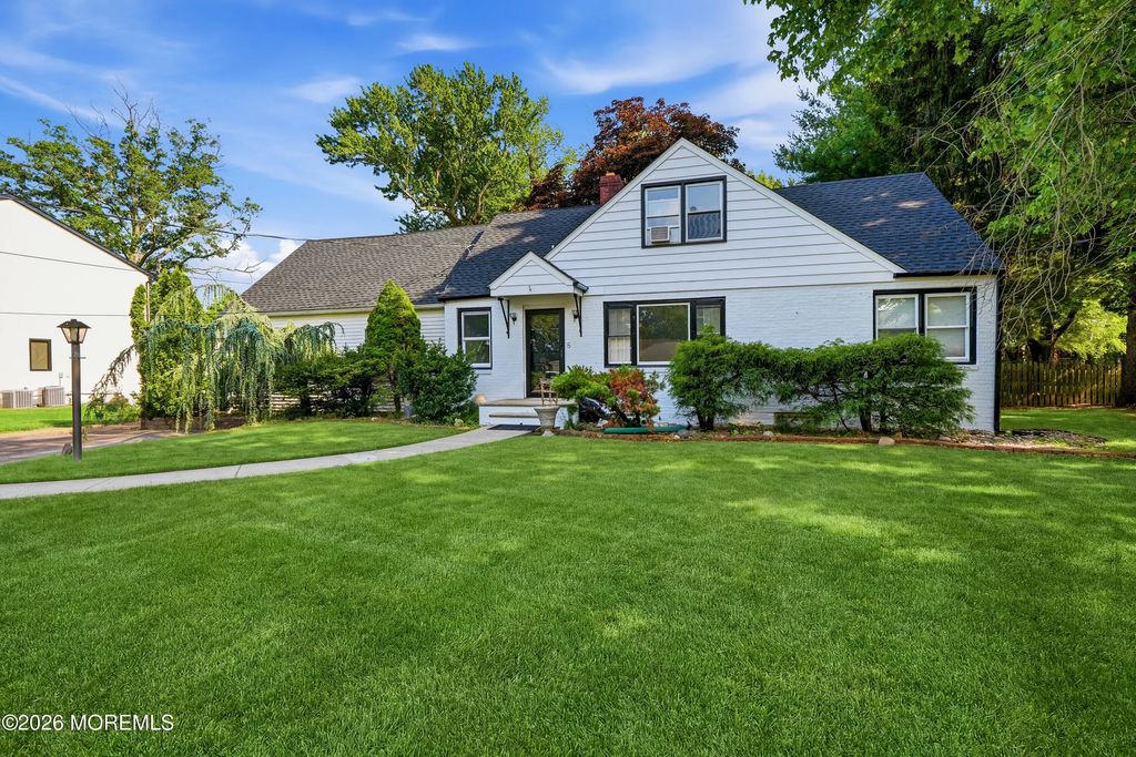8 Woolley Place, West Long Branch
