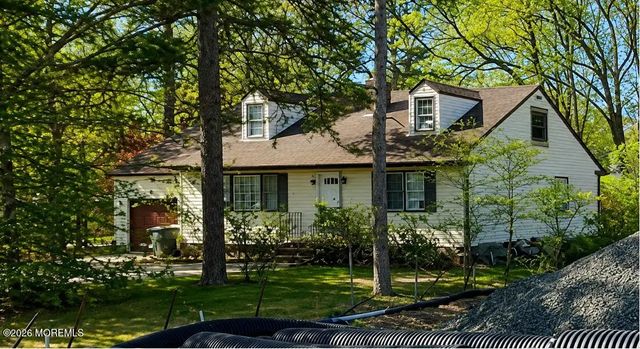 1050 W County Line Road, Lakewood
