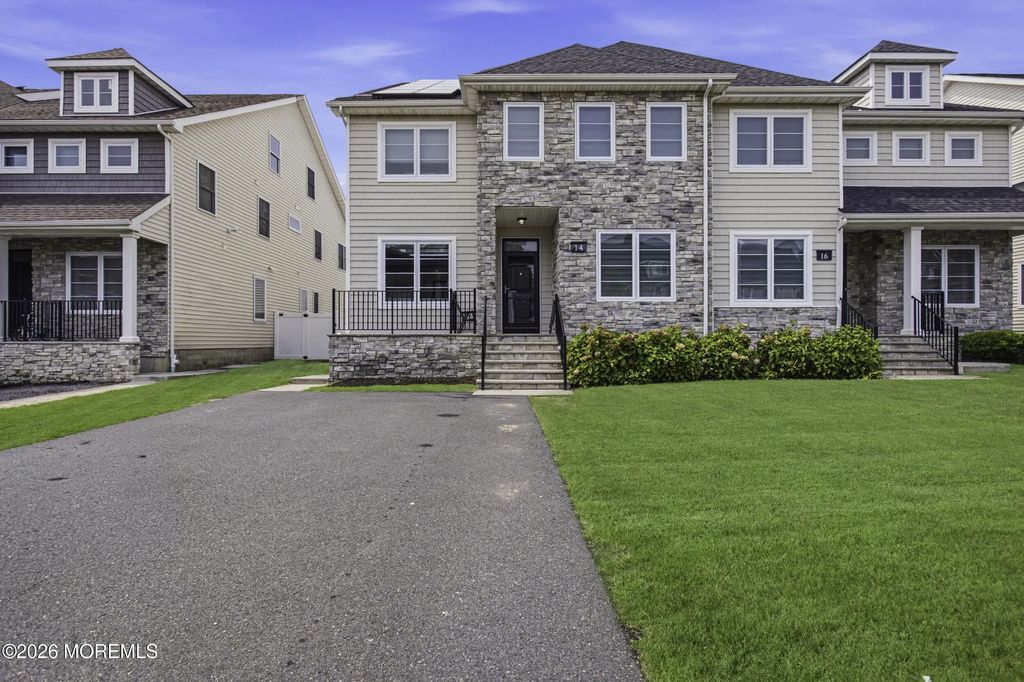 14 Majestic Way, Lakewood