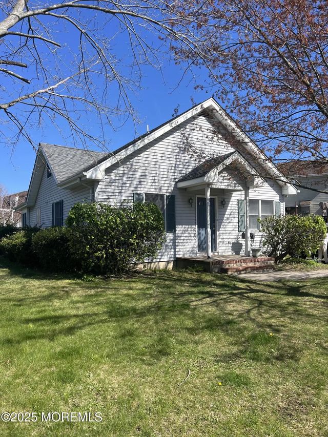 465 Adrian Avenue, Oceanport