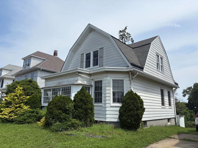 11 High Street, South River