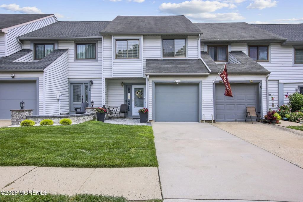 18 Lexington Circle, Matawan