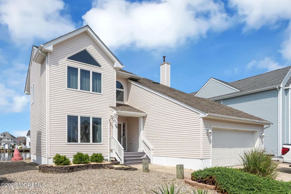 30 Toppinglift Drive, Bayville