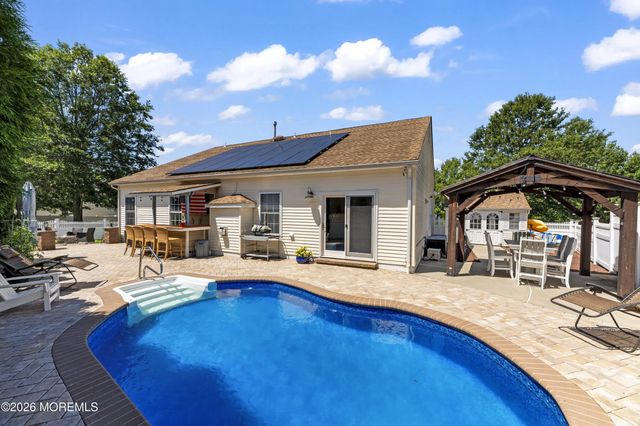 27 Pacific Avenue, Bayville