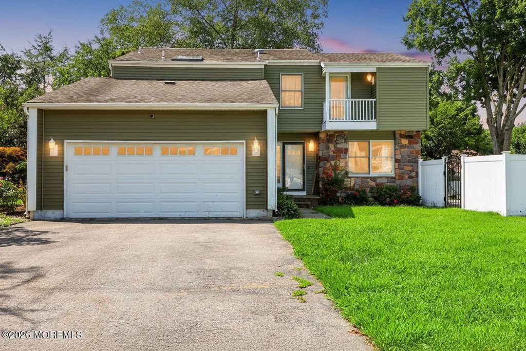73 Theresa Court, Toms River