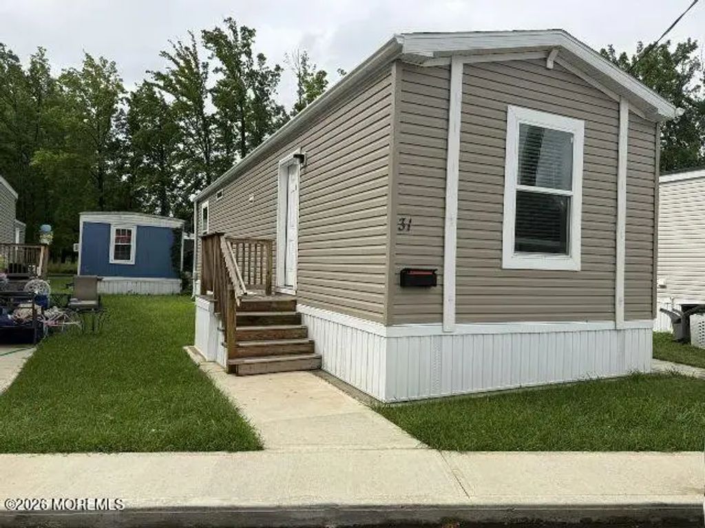 31 Randall Avenue, Hazlet