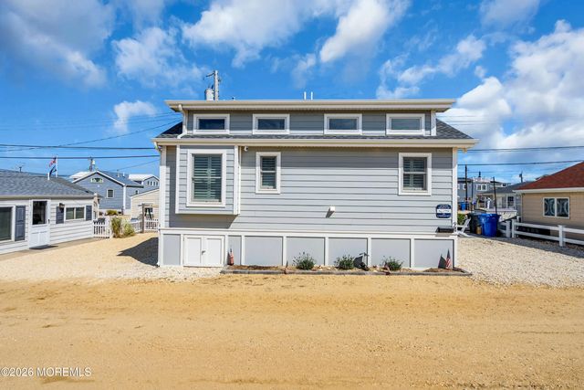 24 E Penguin Way, Lavallette