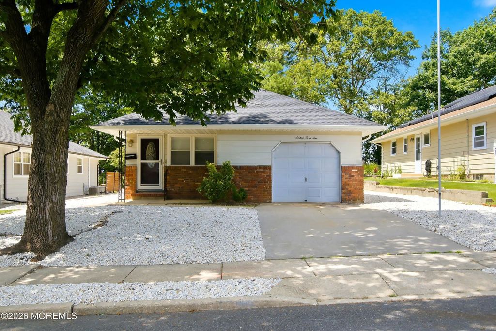 1645 Mount Everest Lane, Toms River
