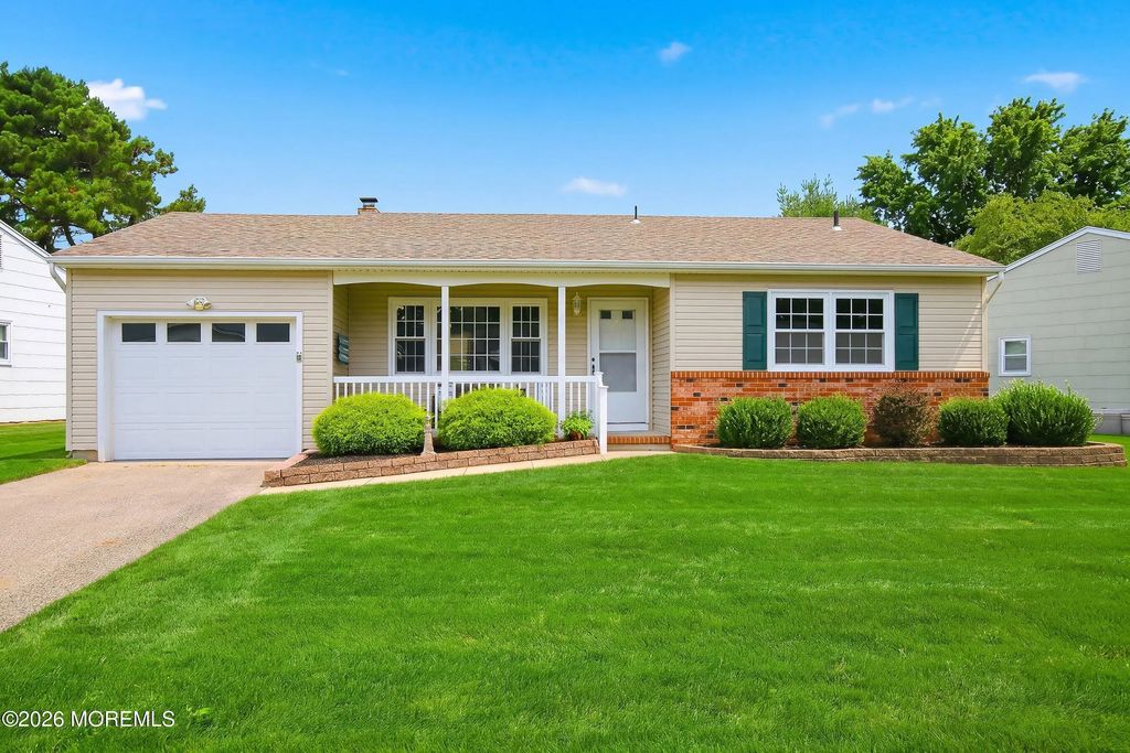 162 Castleton Drive, Toms River
