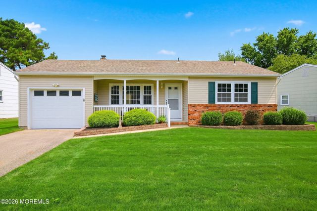 162 Castleton Drive, Toms River