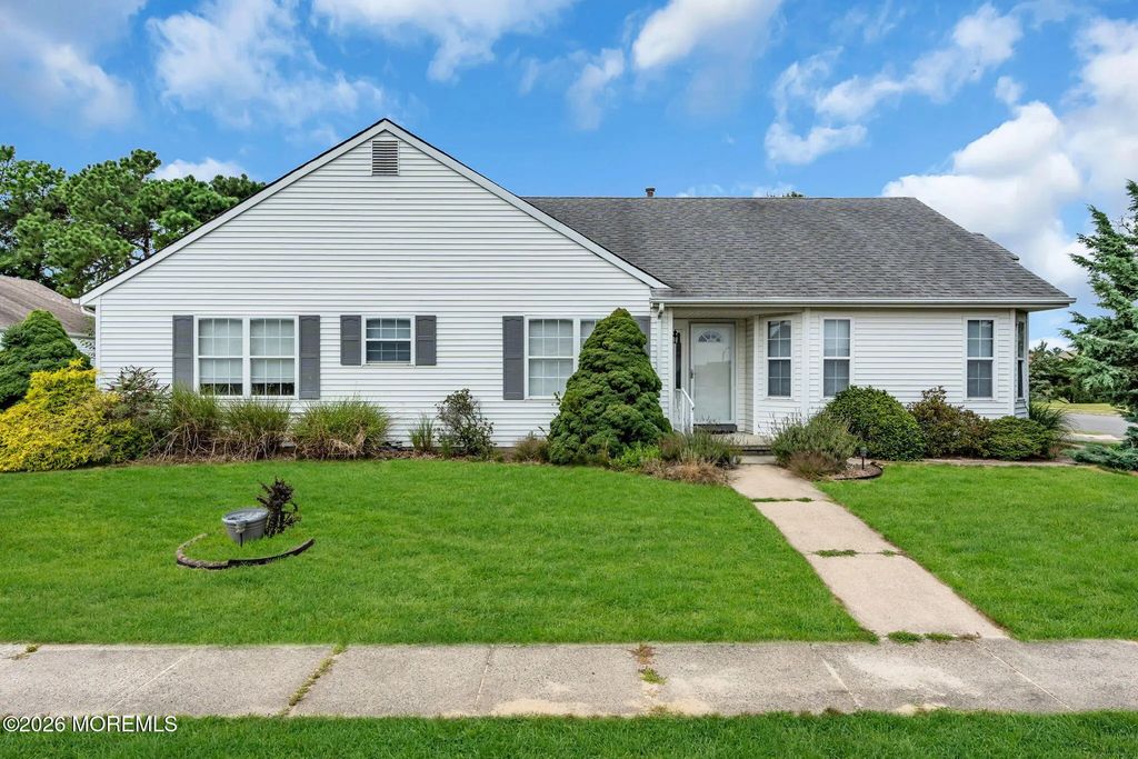 91 Portsmouth Drive, Toms River